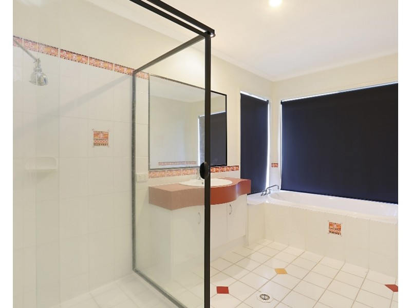 35 Wardoo Street, Southport QLD 4215