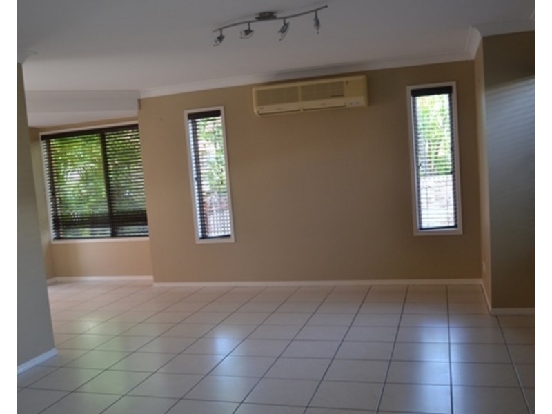 1/109 Pohlman Street, Southport QLD 4215