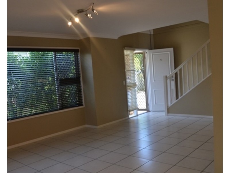 1/109 Pohlman Street, Southport QLD 4215