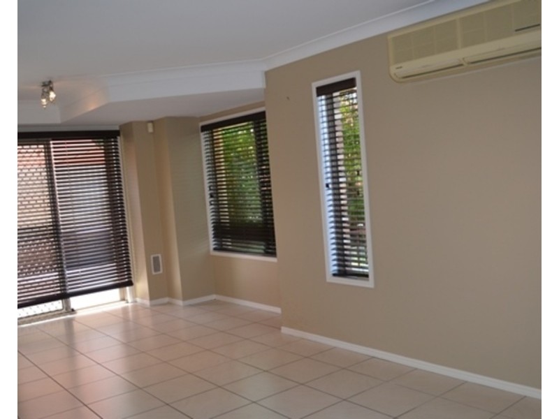 1/109 Pohlman Street, Southport QLD 4215