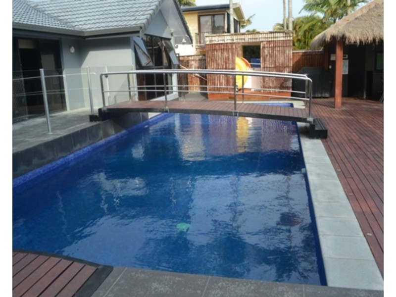 12 Buena Vista Court, Broadbeach Waters QLD 4218