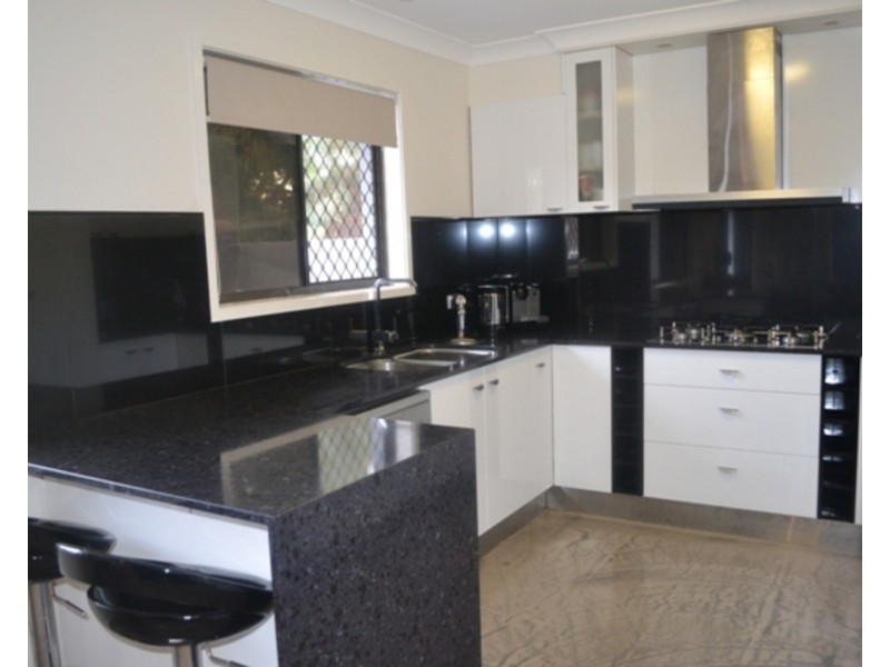 12 Buena Vista Court, Broadbeach Waters QLD 4218