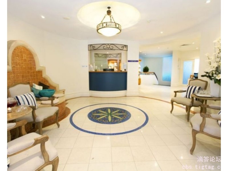 24-26  Queensland Avenue, Broadbeach QLD 4218