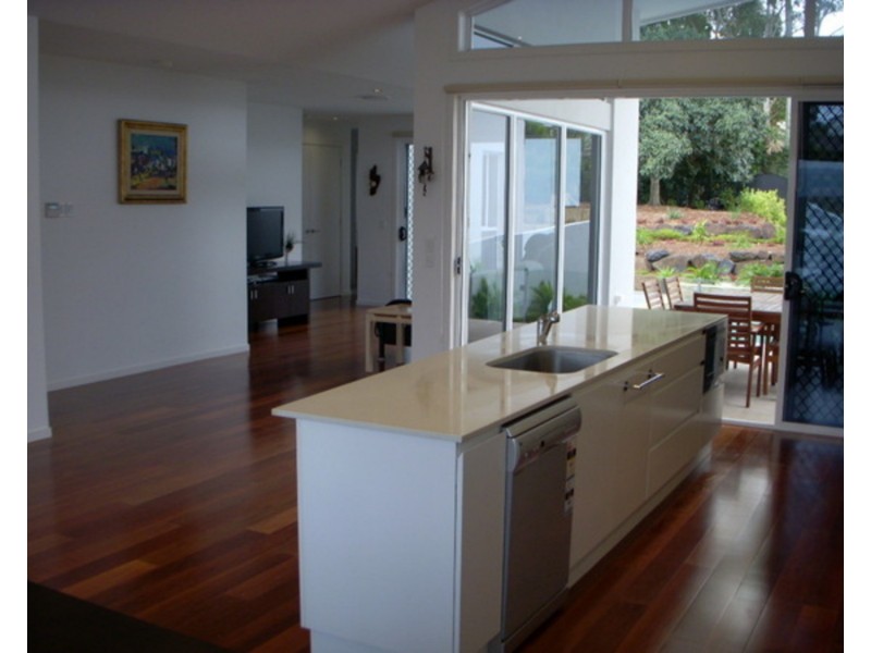 1008 Lakeview Terrace, Benowa QLD 4217