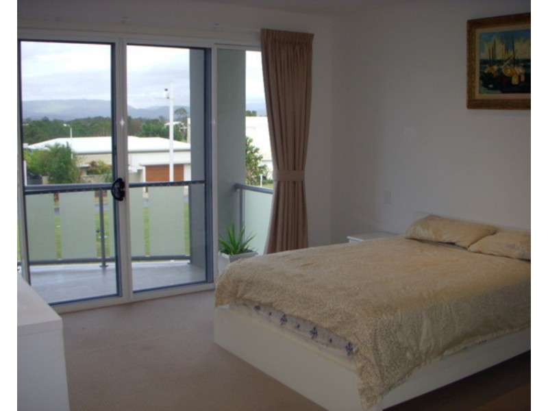 1008 Lakeview Terrace, Benowa QLD 4217