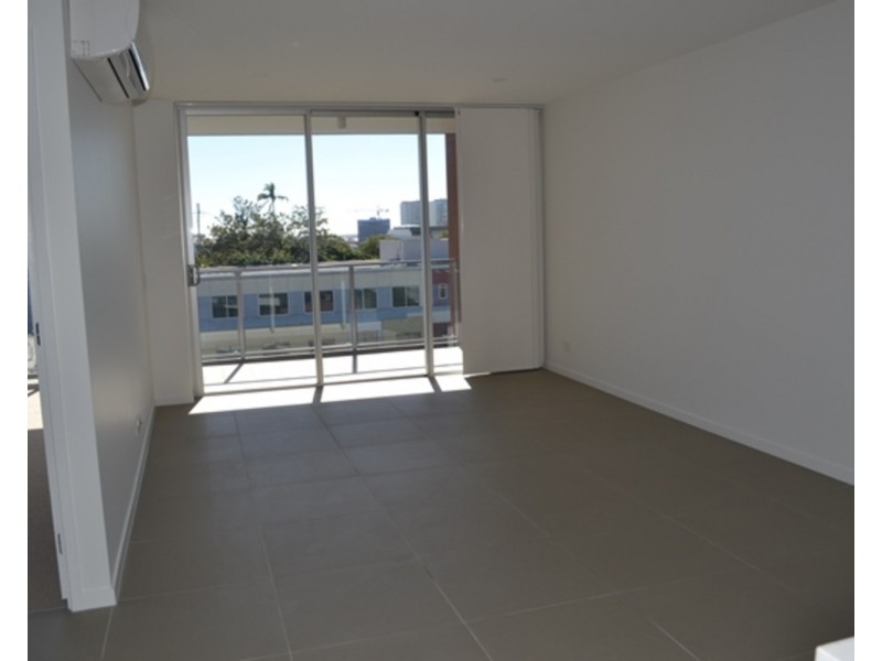 502/26 Spendelove Avenue, Southport QLD 4215