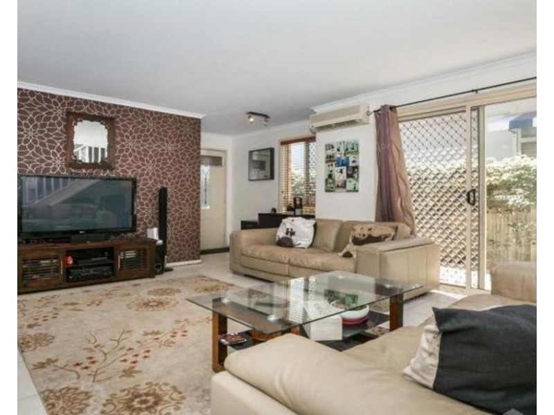 1/122 Johnston Street, Southport QLD 4215