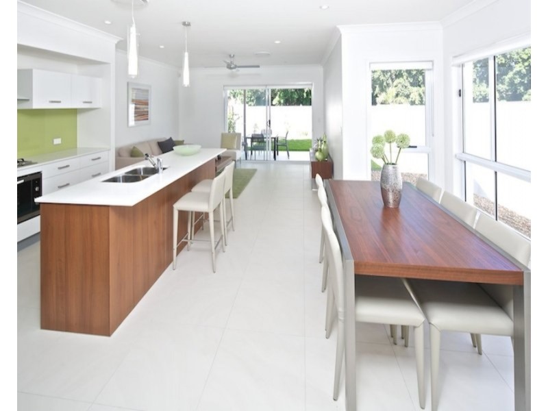 2/6 Compass Drive, Biggera Waters QLD 4216