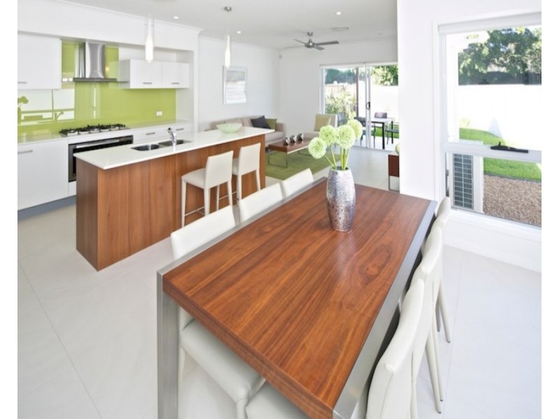 2/6 Compass Drive, Biggera Waters QLD 4216