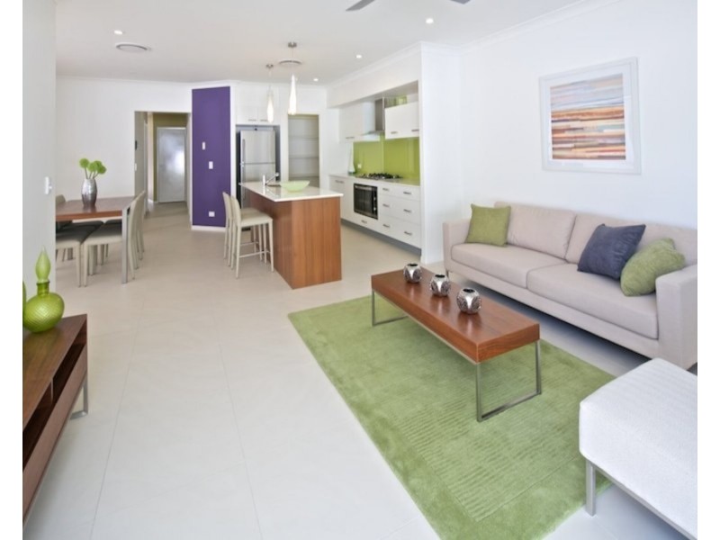 2/6 Compass Drive, Biggera Waters QLD 4216