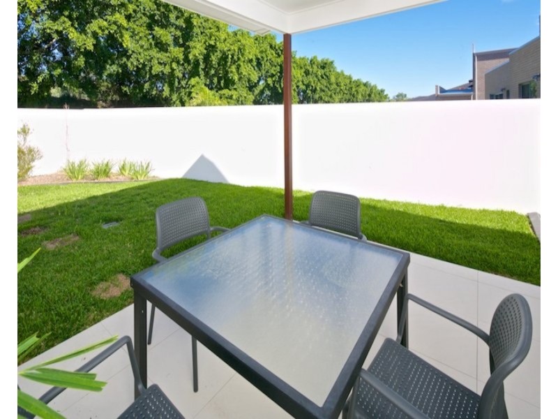 2/6 Compass Drive, Biggera Waters QLD 4216