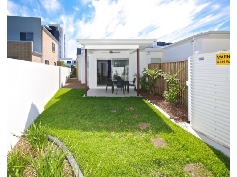 2/6 Compass Drive, Biggera Waters QLD 4216