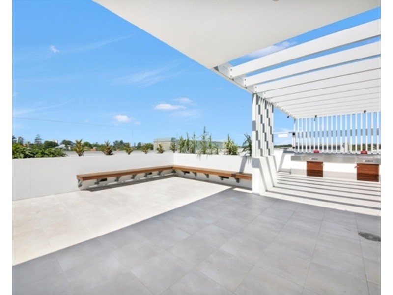 8/101 Pohlman Street, Southport QLD 4215