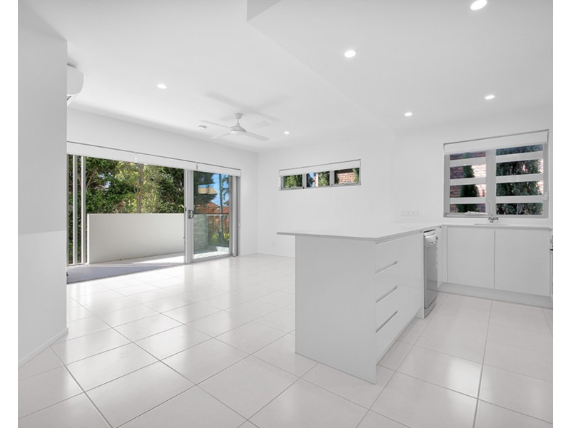 2/101 Pohlman Street, Southport QLD 4215