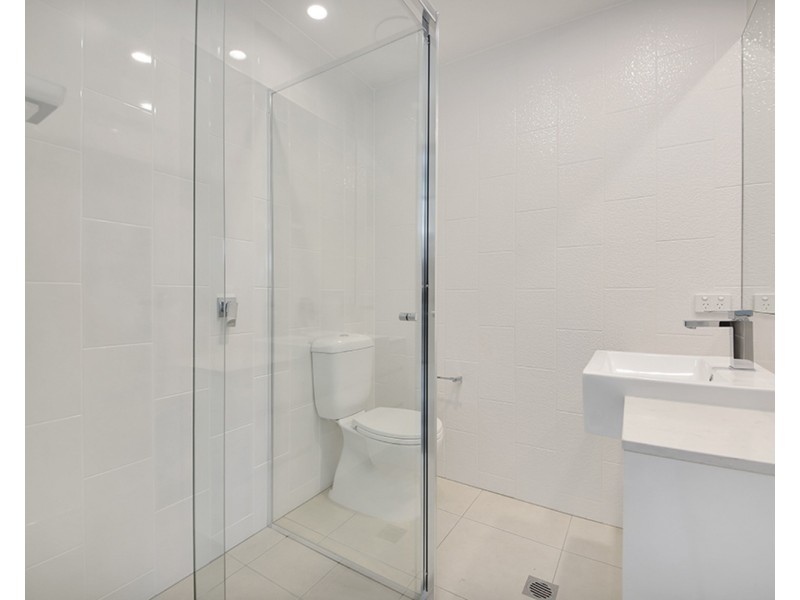 2/101 Pohlman Street, Southport QLD 4215