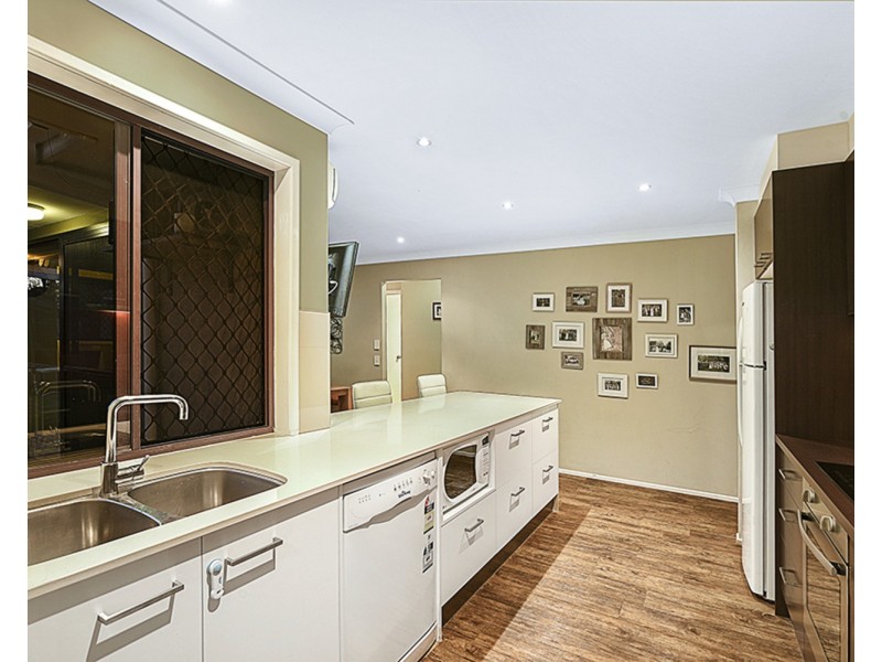 29 Footscray Court, Arundel QLD 4214