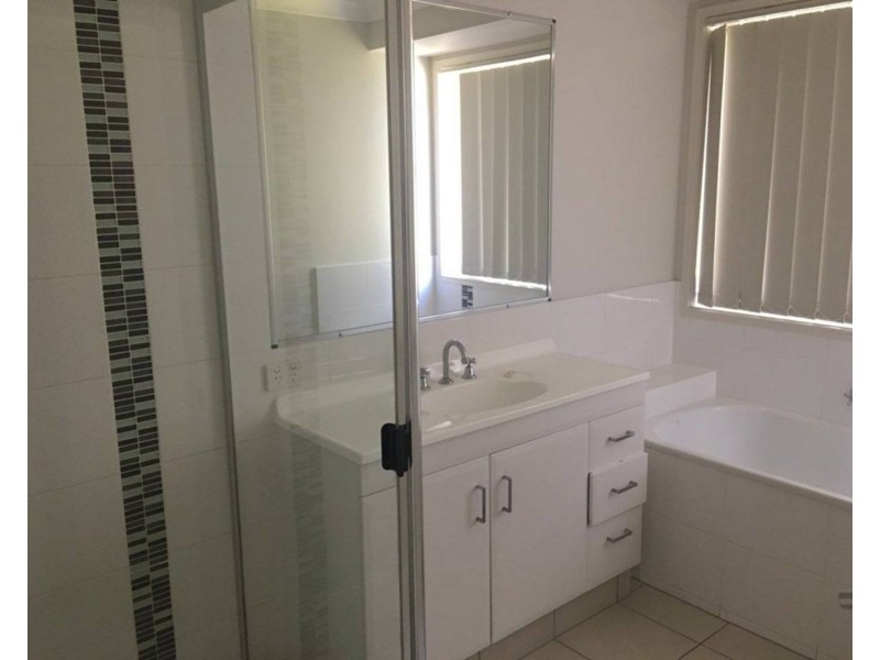 16 Rosella Crescent, Springfield Lakes QLD 4300