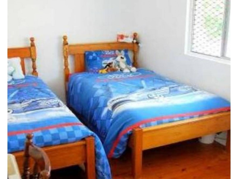 8 Cooleroo Avenue, Southport QLD 4215