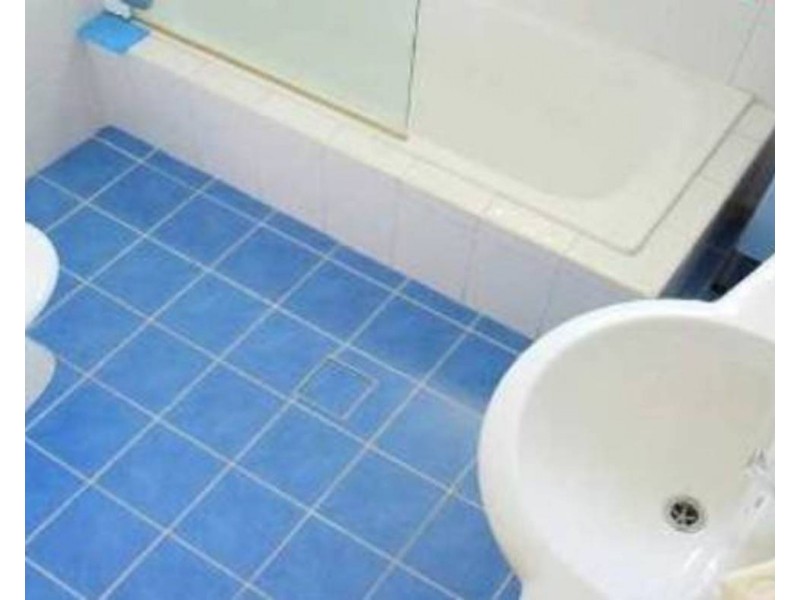 8 Cooleroo Avenue, Southport QLD 4215