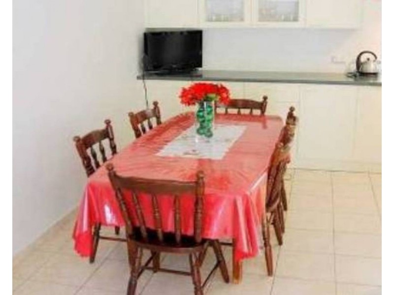 8 Cooleroo Avenue, Southport QLD 4215