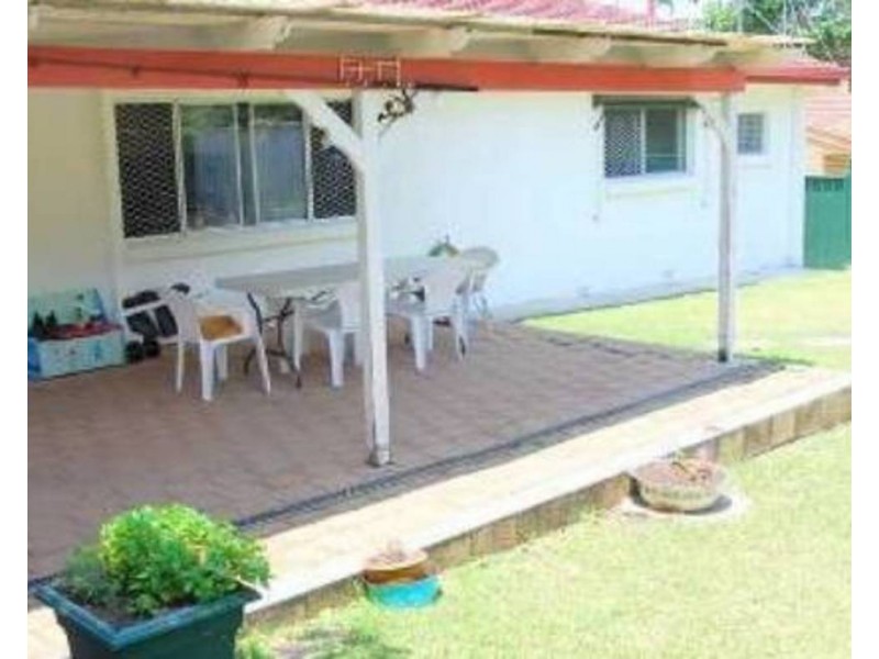 8 Cooleroo Avenue, Southport QLD 4215