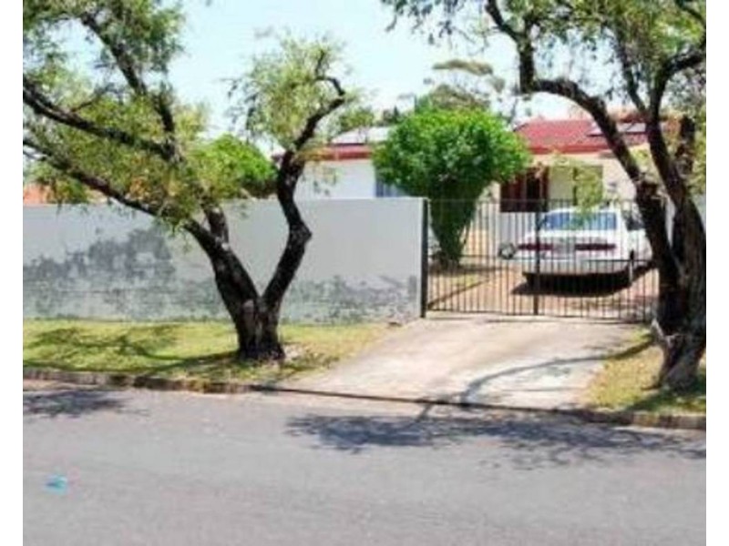 8 Cooleroo Avenue, Southport QLD 4215