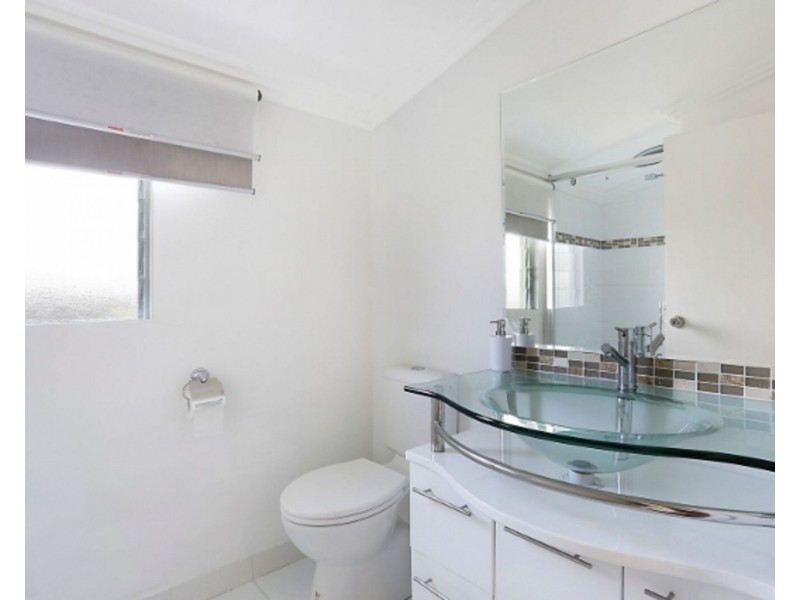 44 Eileen Avenue, Southport QLD 4215