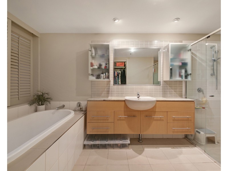 216/105 Scarborough Street, Southport QLD 4215