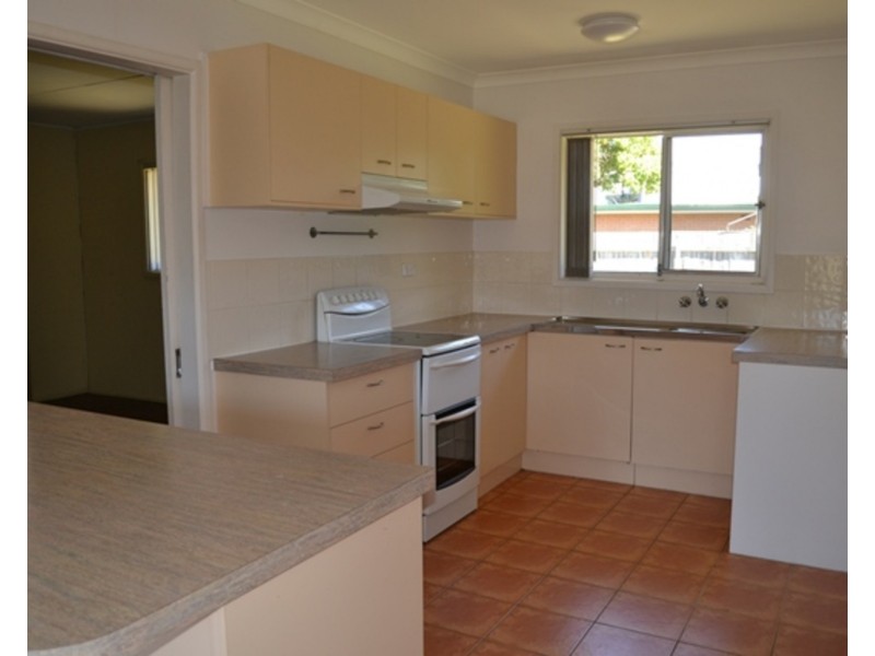 13 Chant Street, Broadbeach Waters QLD 4218