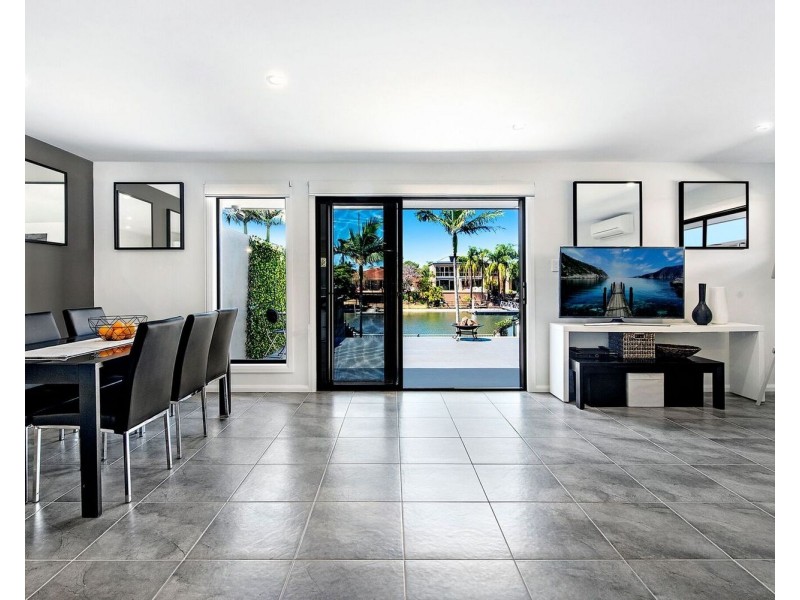 2/94 Salerno Street, Isle Of Capri QLD 4217