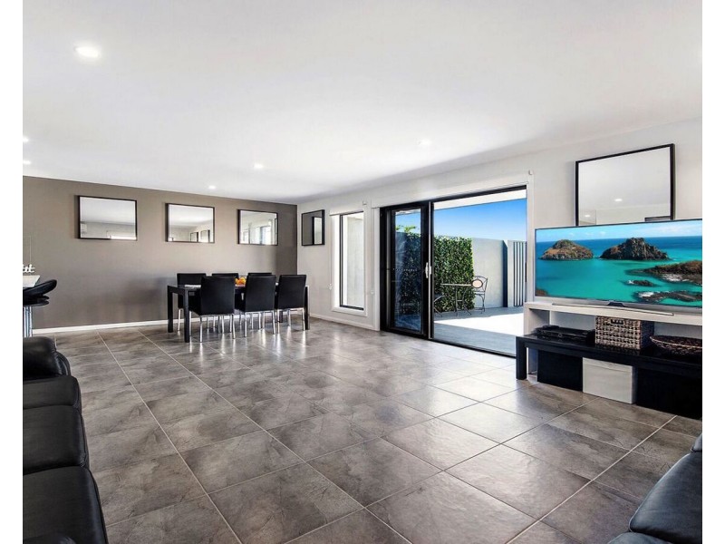 2/94 Salerno Street, Isle Of Capri QLD 4217