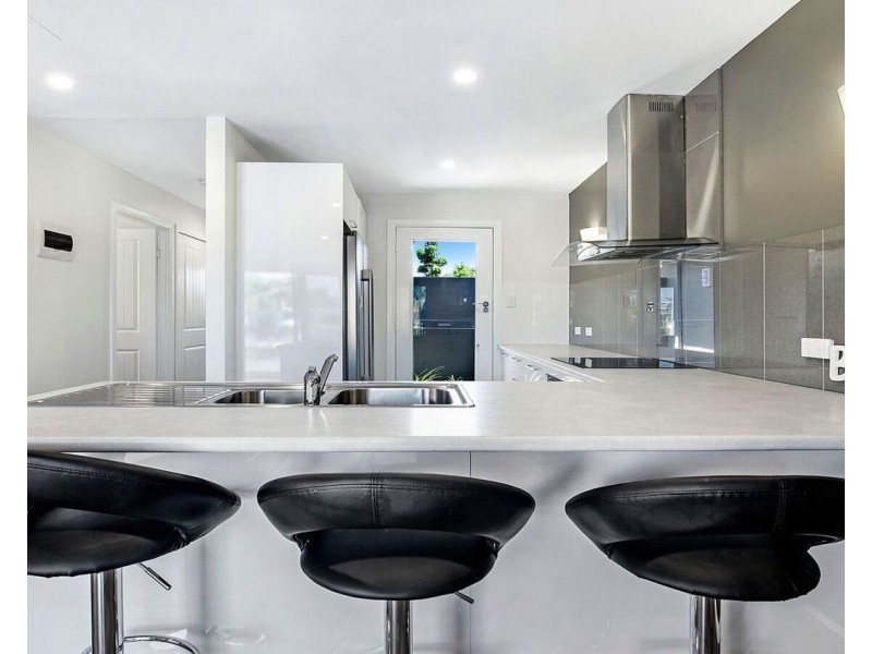 2/94 Salerno Street, Isle Of Capri QLD 4217