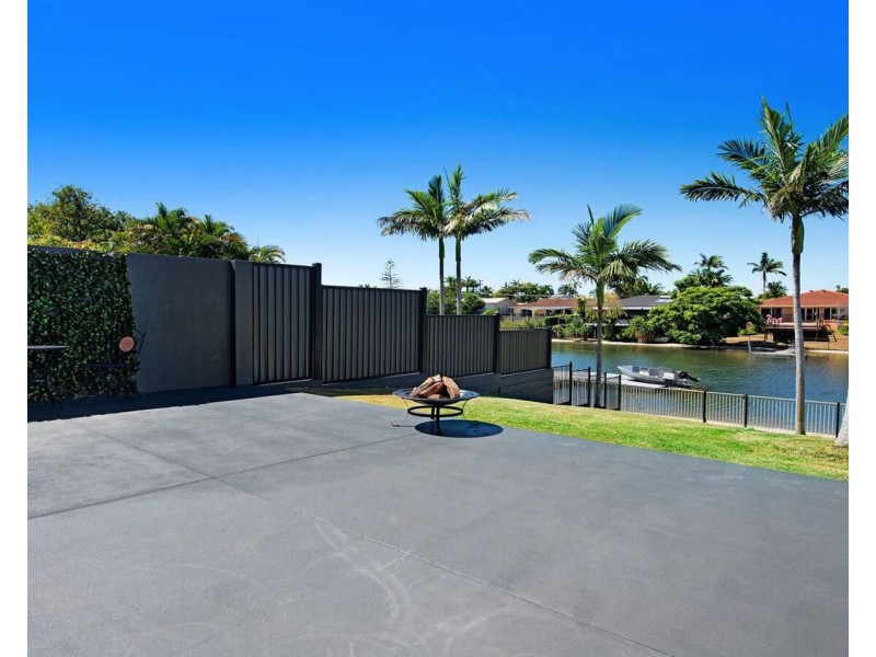 2/94 Salerno Street, Isle Of Capri QLD 4217