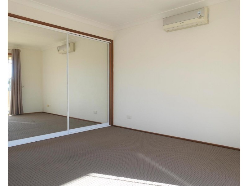 1/22 Gloucester Circuit, Albion Park NSW 2527