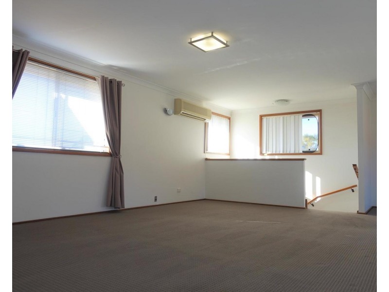 1/22 Gloucester Circuit, Albion Park NSW 2527