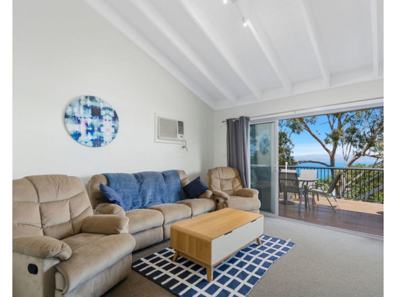 33 Hassan Street, Lake Heights NSW 2502