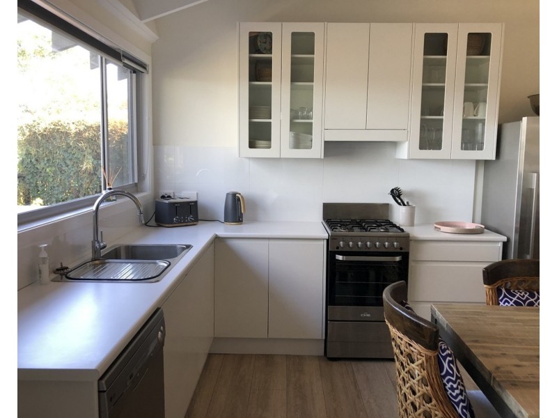 33 Hassan Street, Lake Heights NSW 2502