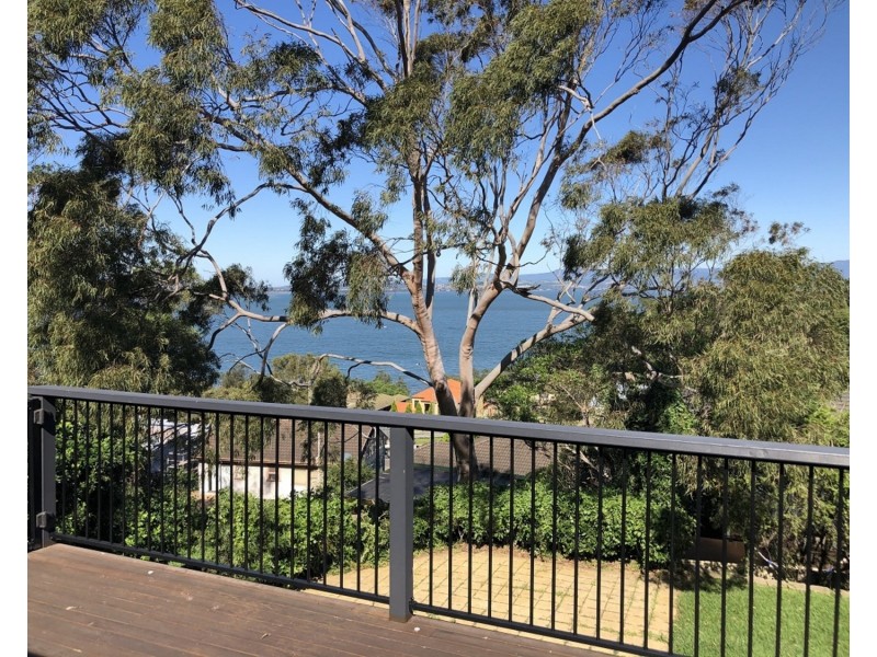 33 Hassan Street, Lake Heights NSW 2502