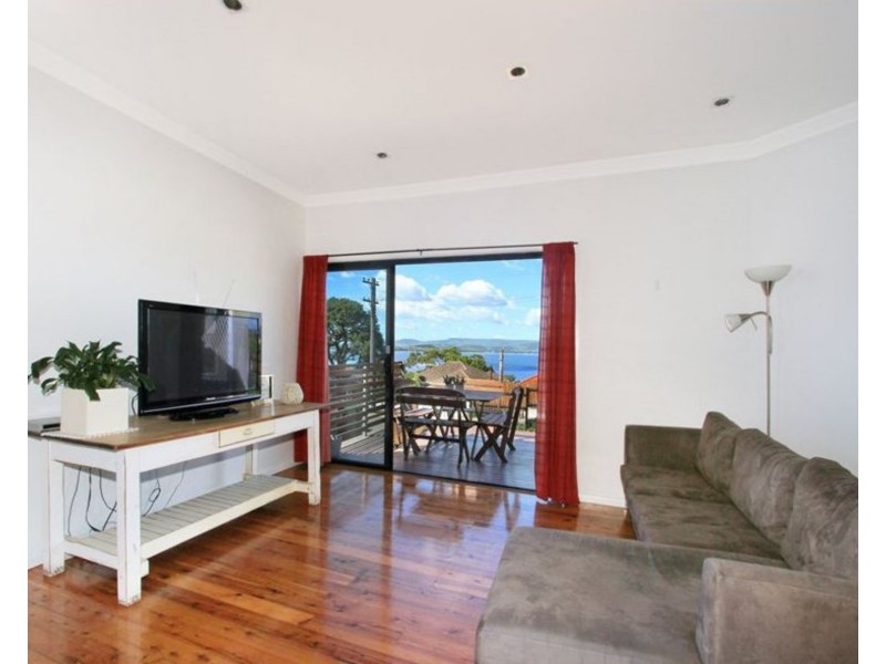 17 Buena Vista Avenue, Lake Heights NSW 2502