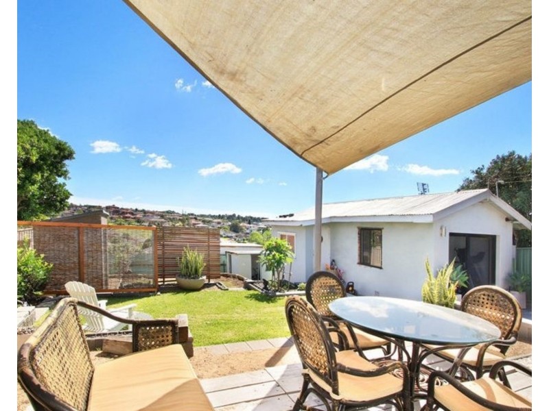 17 Buena Vista Avenue, Lake Heights NSW 2502