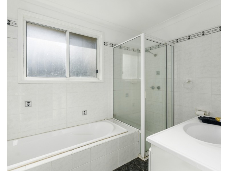 2 Aminya Place, Farmborough Heights NSW 2526