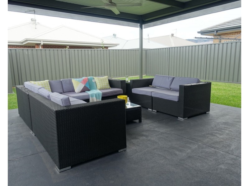 10 Hobbs Street, Horsley NSW 2530