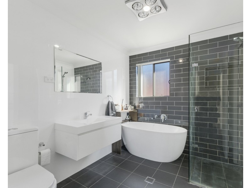 1/151 Gladstone Avenue, Mount Saint Thomas NSW 2500