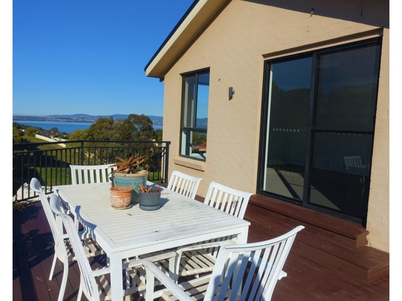 1/71 Shearwater Drive, Lake Heights NSW 2502