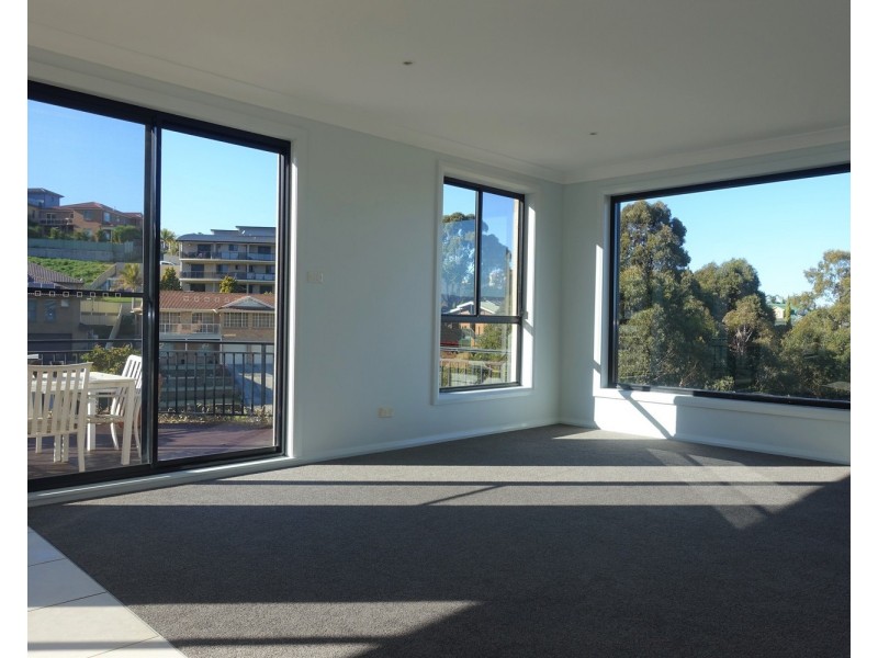 1/71 Shearwater Drive, Lake Heights NSW 2502