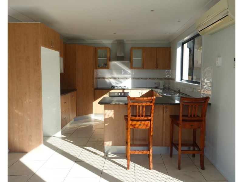 1/71 Shearwater Drive, Lake Heights NSW 2502