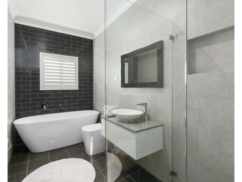 2/151 Gladstone Avenue, Mount Saint Thomas NSW 2500