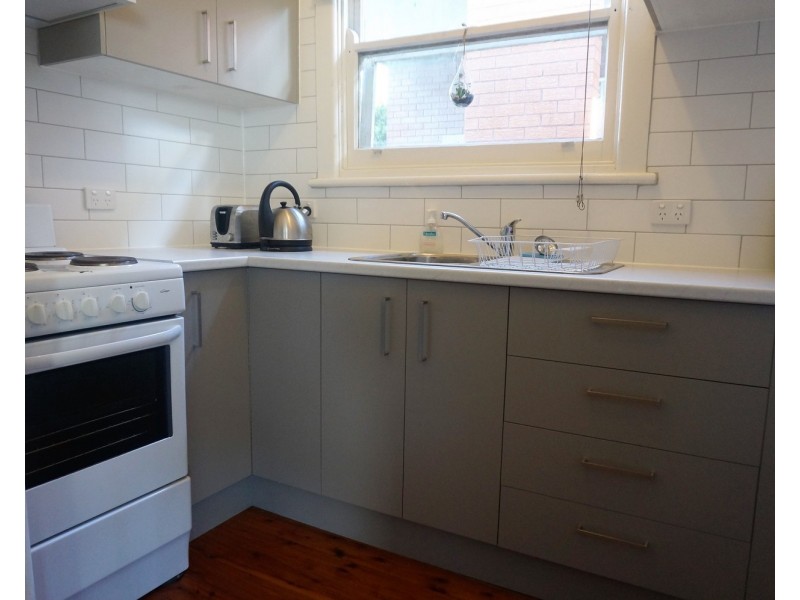 .12 Kembla Street, Balgownie NSW 2519