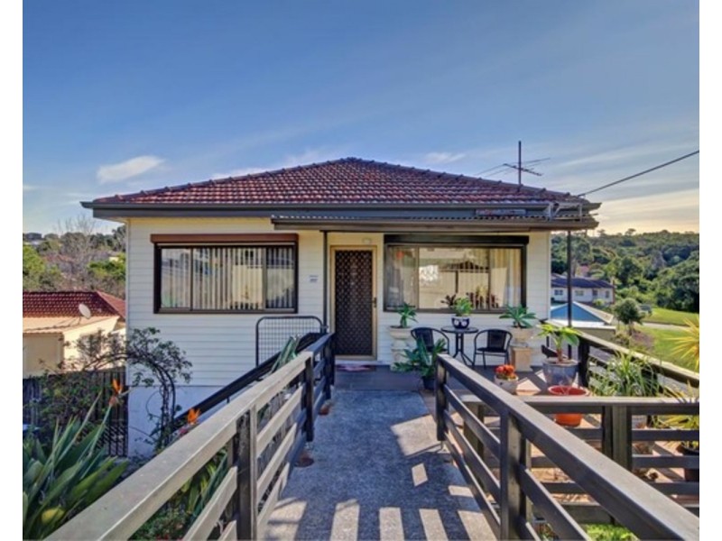 136 Lake Avenue, Cringila NSW 2502