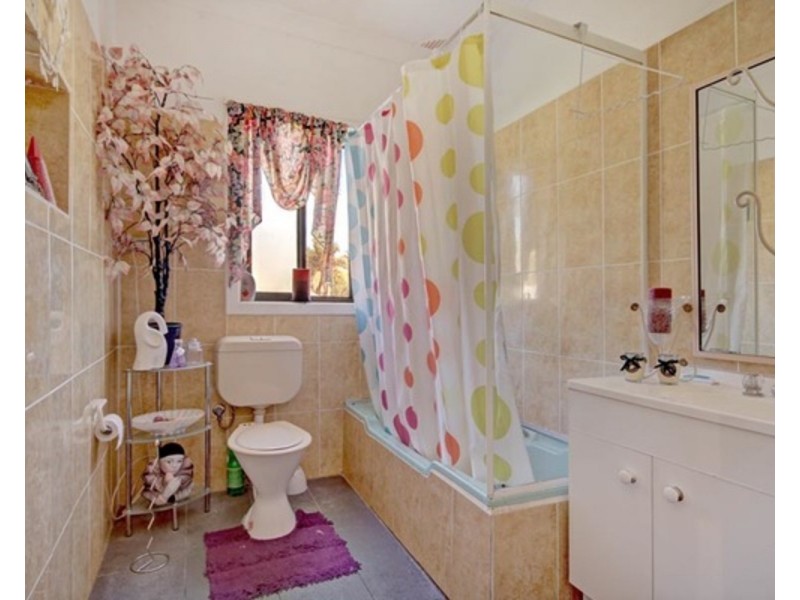 136 Lake Avenue, Cringila NSW 2502